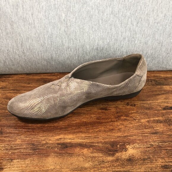 Gucci Womens Size 11 M Flats Loafers Slip On Shoes Italy Taupe - Picture 4 of 9